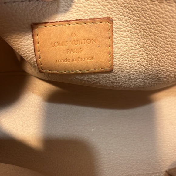 Louis Vuitton Monogram GM Cosmetic Makeup Bag - Picture 5 of 8